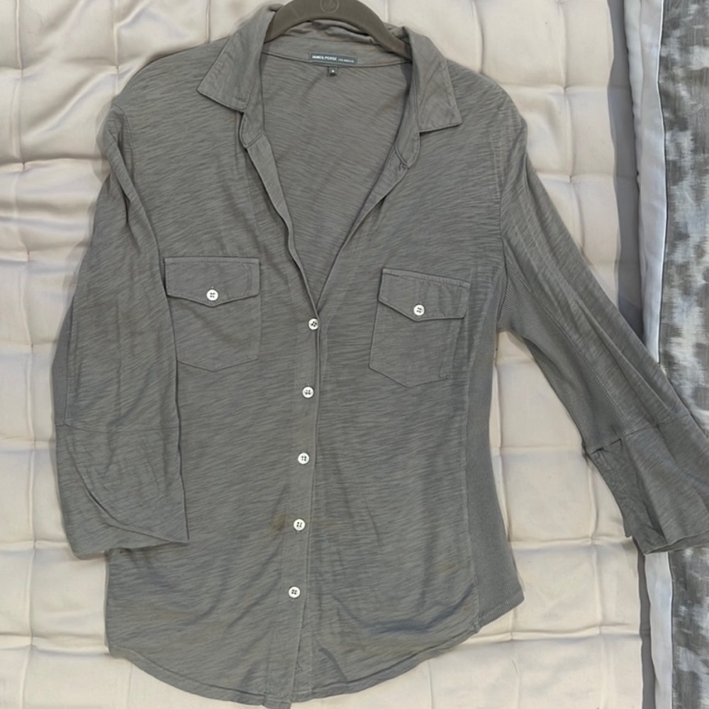 Comfortable 100% cotton James Perse shirt.